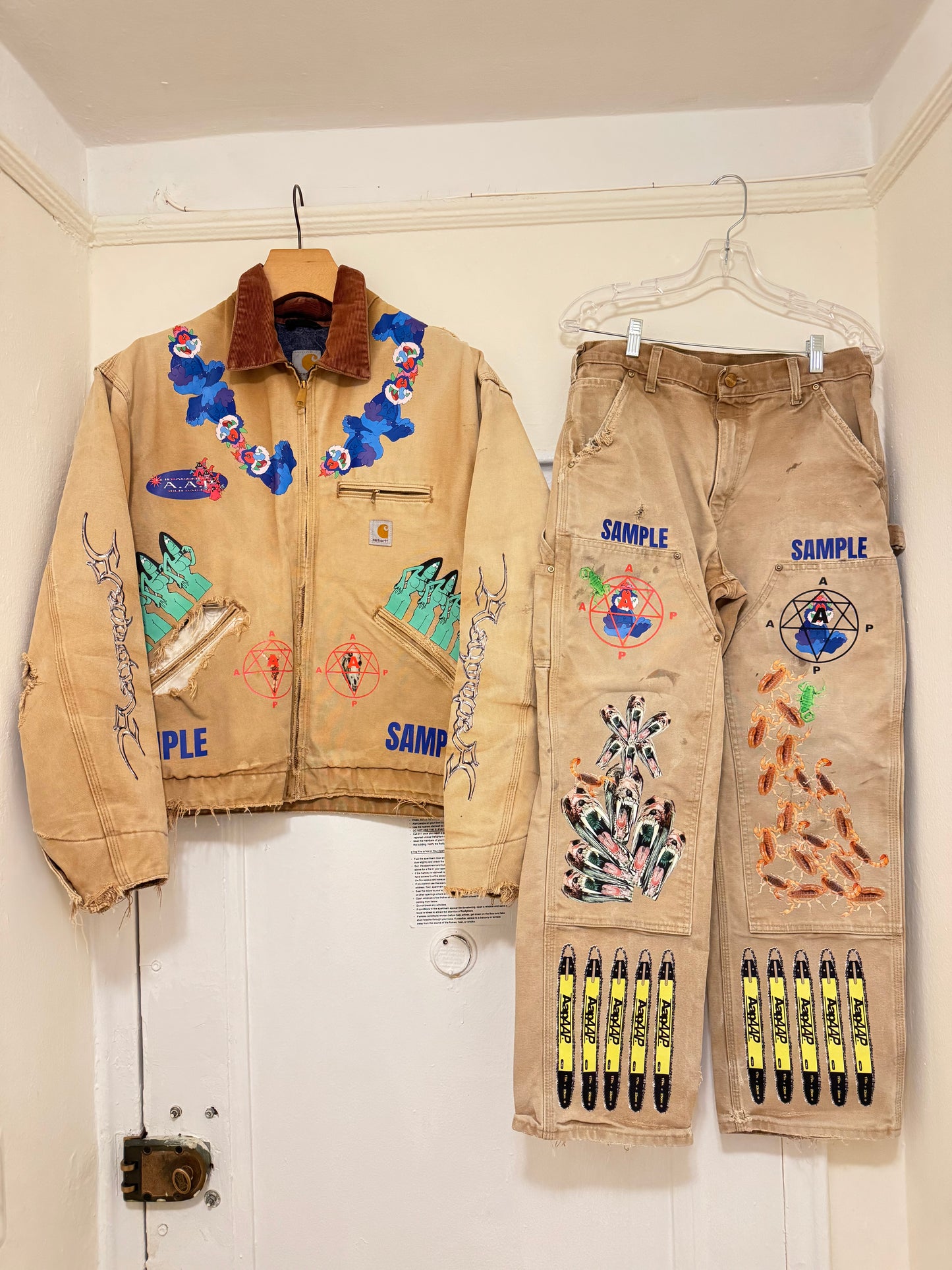 AAP “We don’t do it for the masses” Carhartt pants
Size 30x28